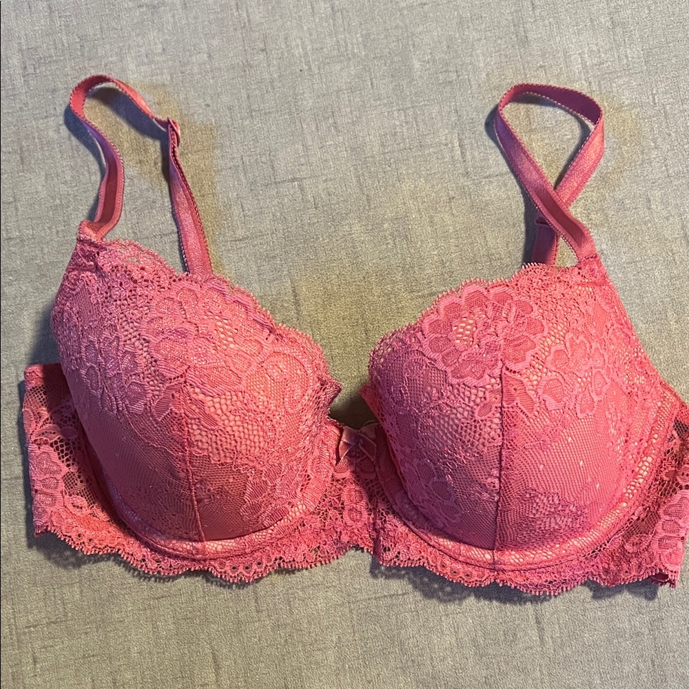 Victoria's Secret Floral Lace Bra in Pink